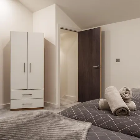 Modern And Cozy Two-bed In Bradford *