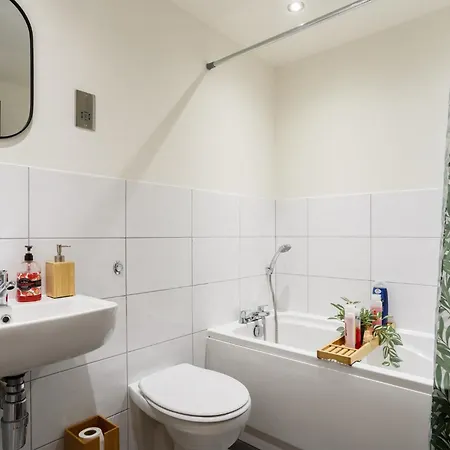 Apartment Modern And Cozy Two-bed In Bradford
