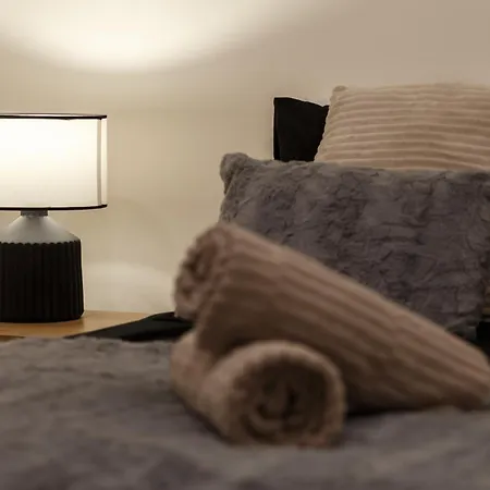 Modern And Cozy Two-bed In Apartamento *