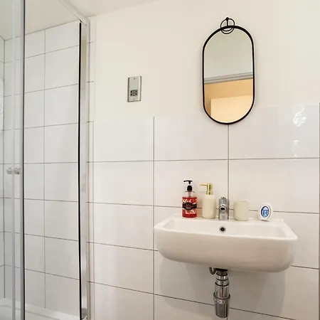 Apartment Modern And Cozy Two-bed In Bradford *