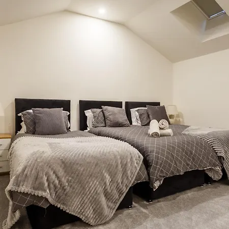 Modern And Cozy Two-bed In Bradford