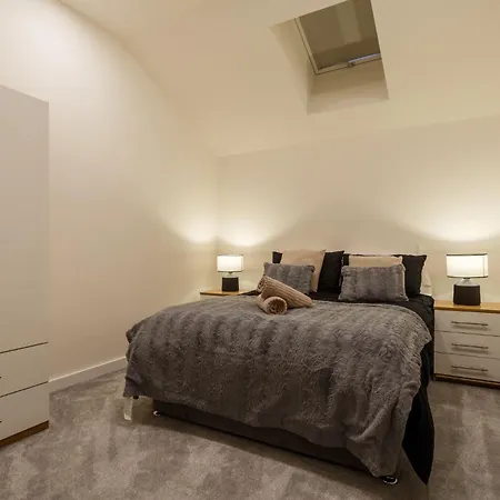 Modern And Cozy Two-bed In Bradford *