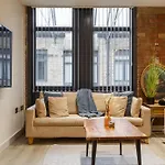 Modern And Cozy Two-bed In 公寓 *