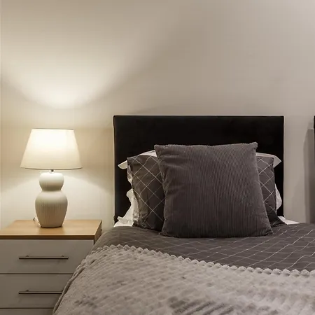 Modern And Cozy Two-bed In * Bradford (West Yorkshire)