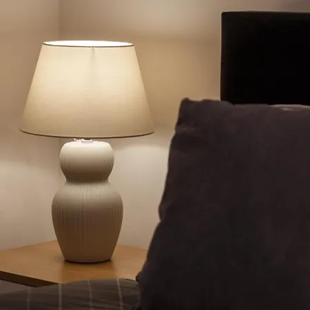 Modern And Cozy Two-bed In 아파트