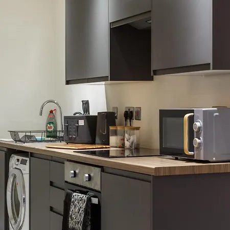 Modern And Cozy Two-bed In 아파트 *