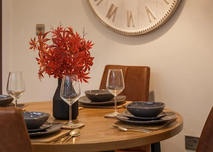 Modern And Cozy Two-bed In * 布雷得佛